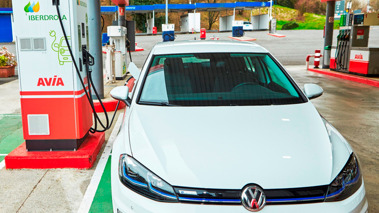 Iberdrola and AVIA step up their investment in sustainable mobility.