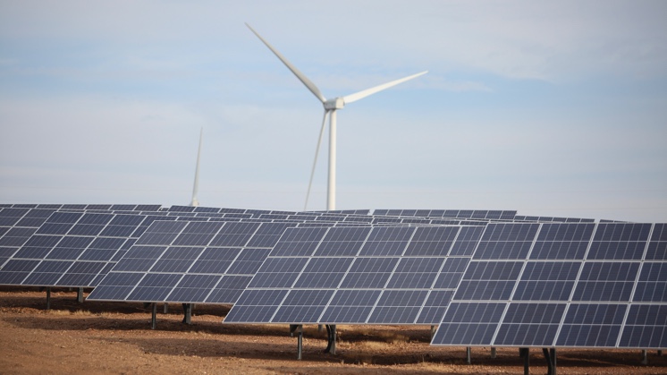 Iberdrola y MAPFRE sellan una alianza estratégica para invertir juntos en energías renovables en España.