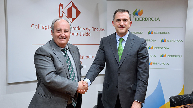 El presidente del Col.legi en Barcelona, Enrique Vendrell, con el delegado Comercial de Iberdrola en Catalunya, Valentín Viejo.