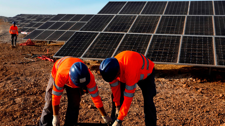 Iberdrola adjudica a la navarra STI Norland pedidos para proyectos renovables en España.