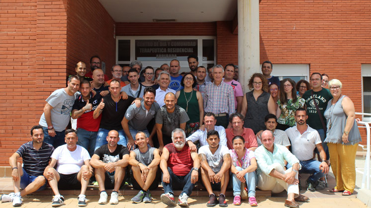El presidente de la Fundación Iberdrola España visita el programa de ayuda social de Proyecto Hombre Alicante.
