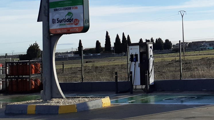 Iberdrola estrena un nuevo punto de recarga rápida para vehículos eléctricos en Cuéllar.