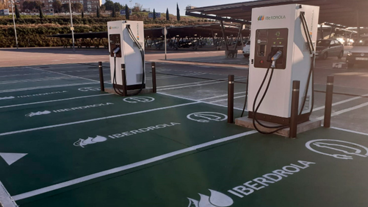 Iberdrola y Sonae Sierra apuestan por  la movilidad eléctrica .