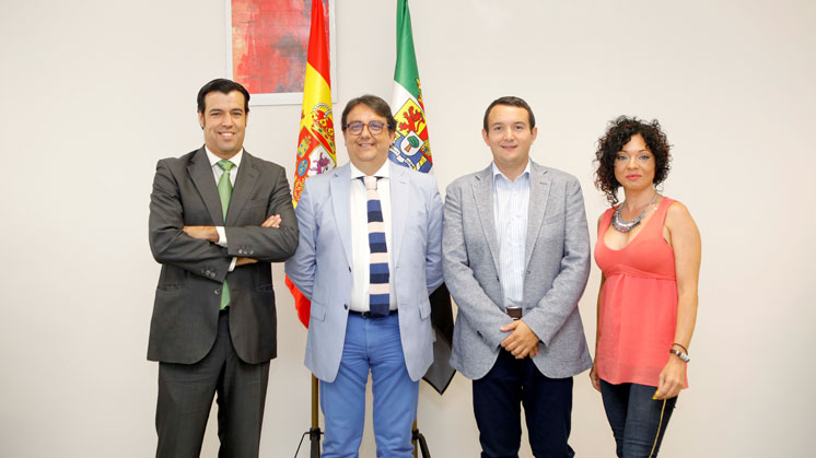 Presentación del acuerdo entre Iberdrola, la Junta de Extremadura y FEMPEX.