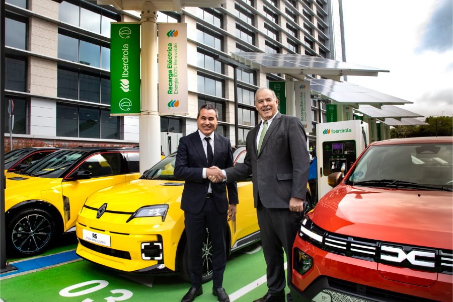 Josep María Recasens, Chairman and CEO of Renault Group, and Mario Ruiz Tagle, CEO of Iberdrola España