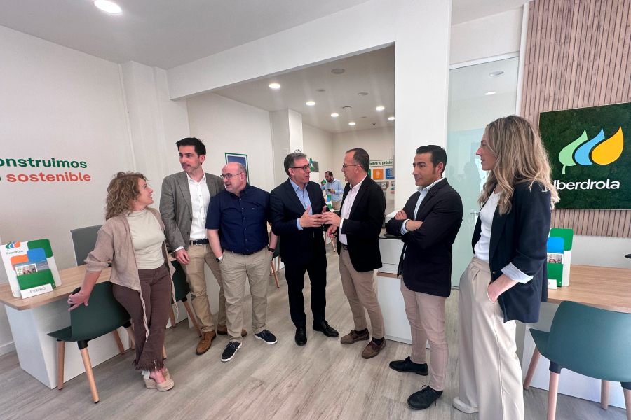 Visita del alcalde de Navalmoral, Enrique Hueso