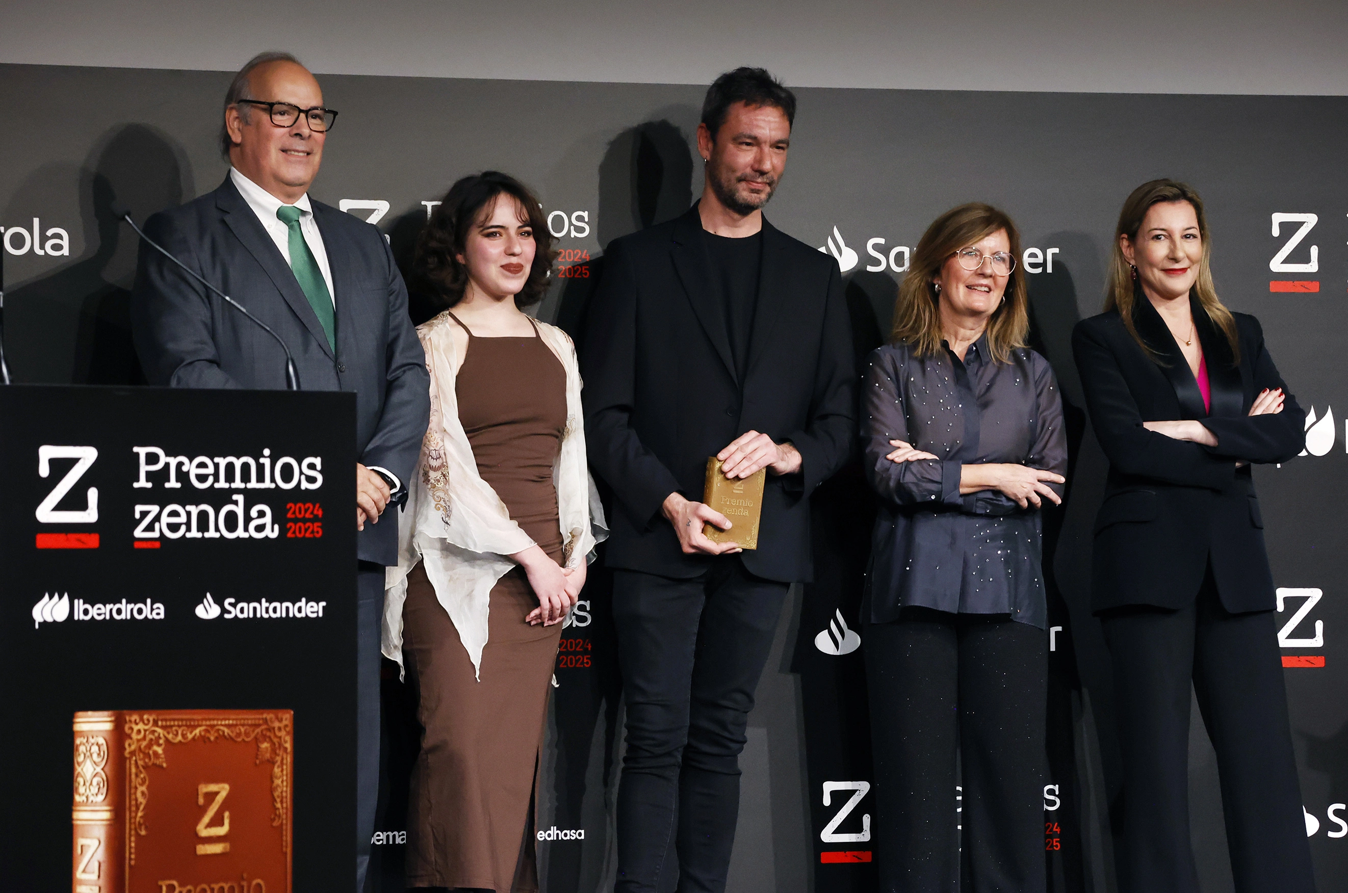 Mario Ruiz-Tagle, CEO of Iberdrola España, along with other jury members at the Zenda Awards 2024-2025 ceremony, posing in front of the event banner.