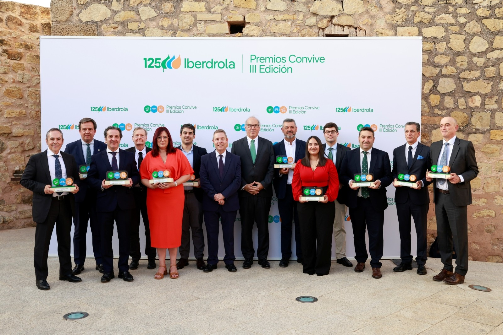 Foto de grupo de premiados y representantes de Iberdrola en la III edición de los Premios Convive.
