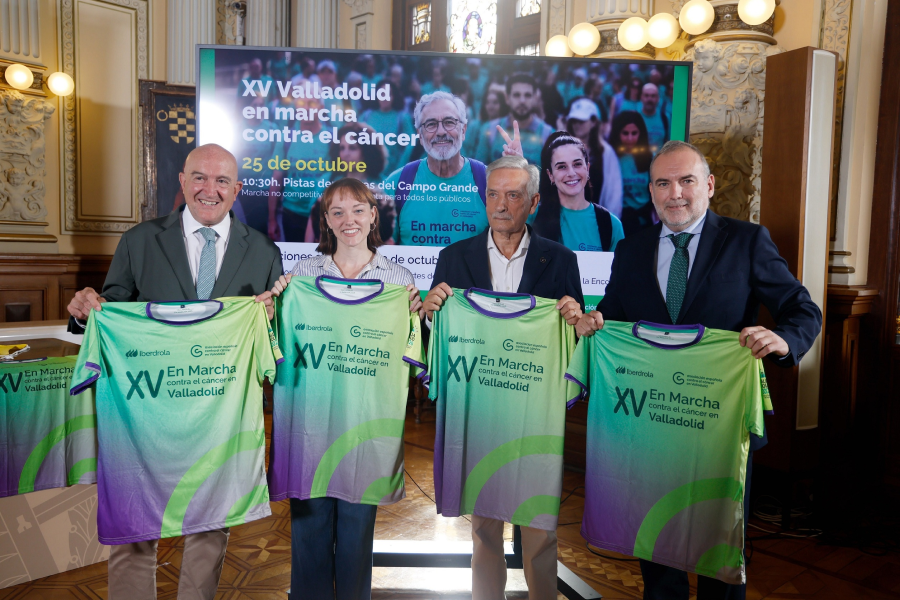 Jesús Julio Carnero, Beatriz Gutiérrez, Artemio Domínguez y Tomás Nistal en la presentación de la XV Marcha Valladolid contra el cáncer