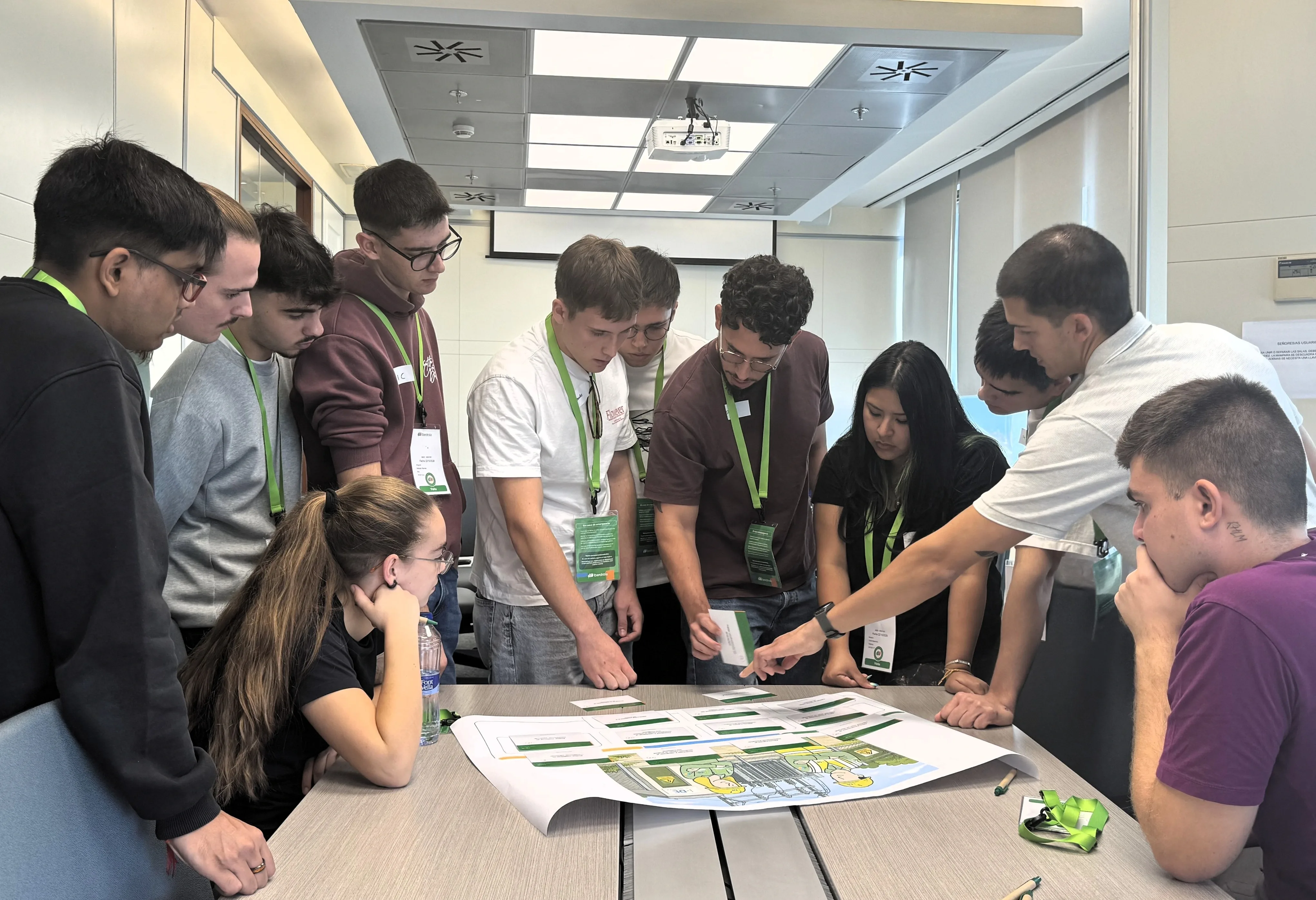 Vocational training students take part in a collaborative activity at the Iberdrola Vocational Training Awards in Valencia, working together on a team project.