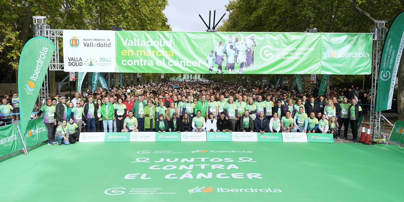 Multitud de participantes en la marcha contra el cáncer de Valladolid, con el apoyo de Iberdrola España.