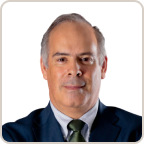 Retrato profesional de una persona para perfil corporativo.