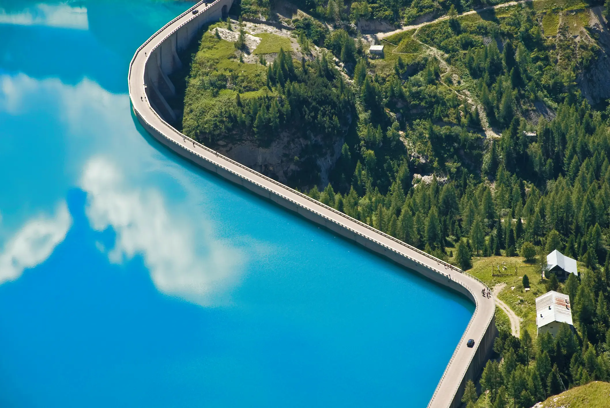 Hydroelectric reservoir surrounded by vegetation in a mountain landscape